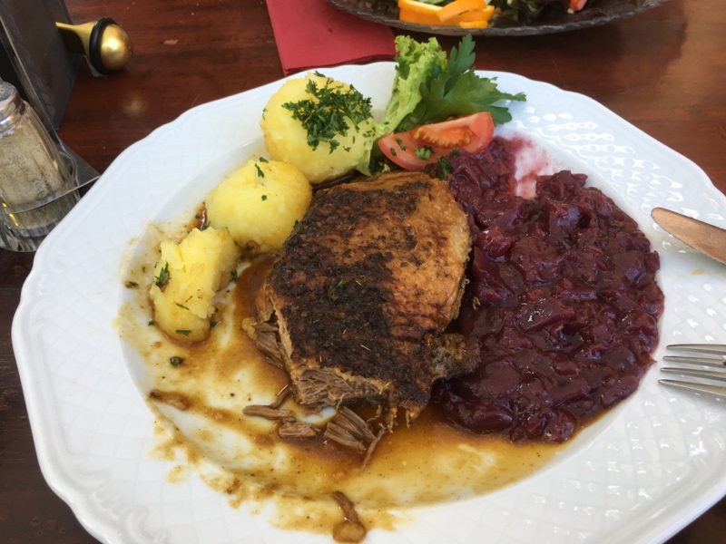 Moderne Ingenieurskunst vs. gotisches Kloster