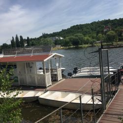 Fähre über die Moldau