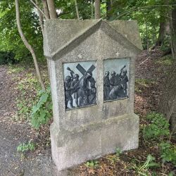 Kreuzweg zur Gruftkapelle