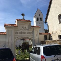 alter Friedhof in Ensdorf mit Stephansturm