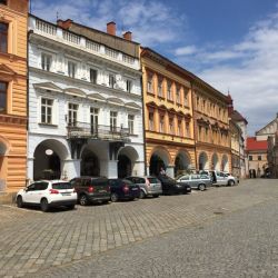 Schöne Häuserzeilen in Jaromer