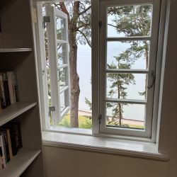 Durch dieses Fenster konnte er den sogenannten "Italienblick" auf das Haff geniessen