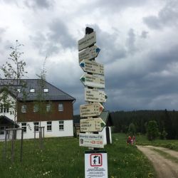 Man hat das Gefühl hier laufen alle Wanderwege Tschechiens zusammen