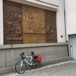 Relief vom Arbeiter- und Bauernstaat