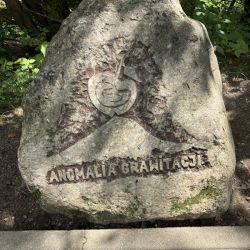An dieser Strasse soll das Gravitationsgesetz von Isaac Newton nicht geltenn