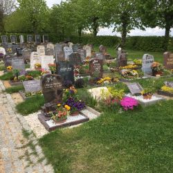 Der kommunale Friedhof von Herrnhut ist direkt angegliedert