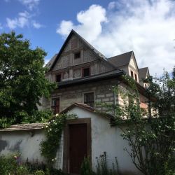 Noch ein Siebengiebelhaus in Hostinne
