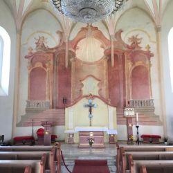 Blick in den Innenraum der Kirche