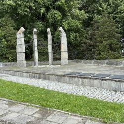 Denkmal für die Opfer im KZ Monowitz