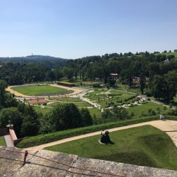 Freizeitanlagen am Fuß der Burg