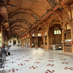 Sehr schöne Wandelhalle aus Holz