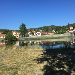 Kamyk, kleine Stadt am großen Fluß