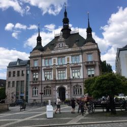 ... gehören den Banken und Sparkassen