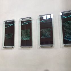 Auf Tafeln, die leider nur in tschechischer Sprache beschriftet sind, wird der Opfer verschiedener totalitärer Systeme gedacht