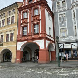 Noch einmal schöne Fassaden am Marktplatz in Litomerice ...