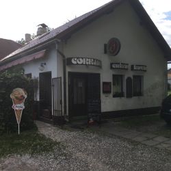 Von außen nicht gerade einladend ...