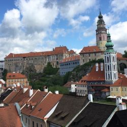 Blick hinüber zur Burganlage