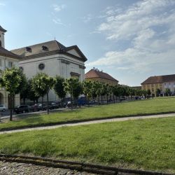 Am Hauptplatz in Terezin