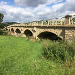 Historische Brücke über die Elster bei Crossen