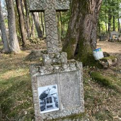 Am Friedhof in Nove Domky
