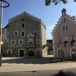 Ein Passant wollte wissen, ob ich den Gasthof Zur Post wohl kaufen will?