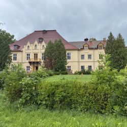 Das teilweise verfallene Anwesen der Familie von Lehndorff
