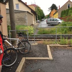 Nach wenigen Kilometern die erste abenteuerlichen Bahnüberquerung