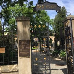 Eingang zum Friedhof